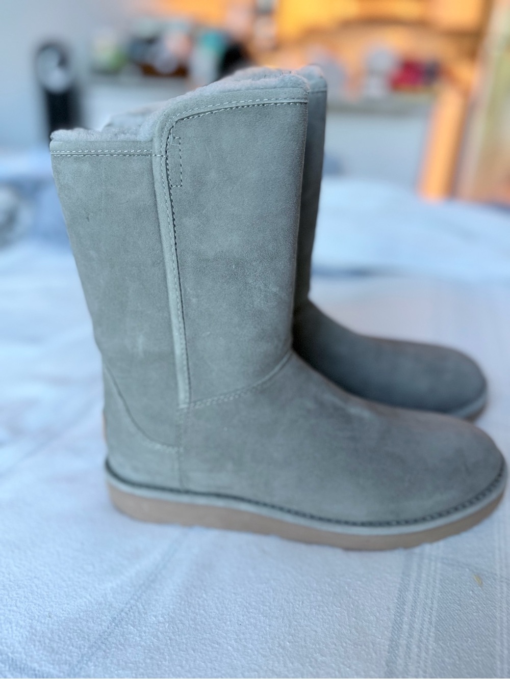 UGG Women's Abree Short Boots - Griege Suede Size 6